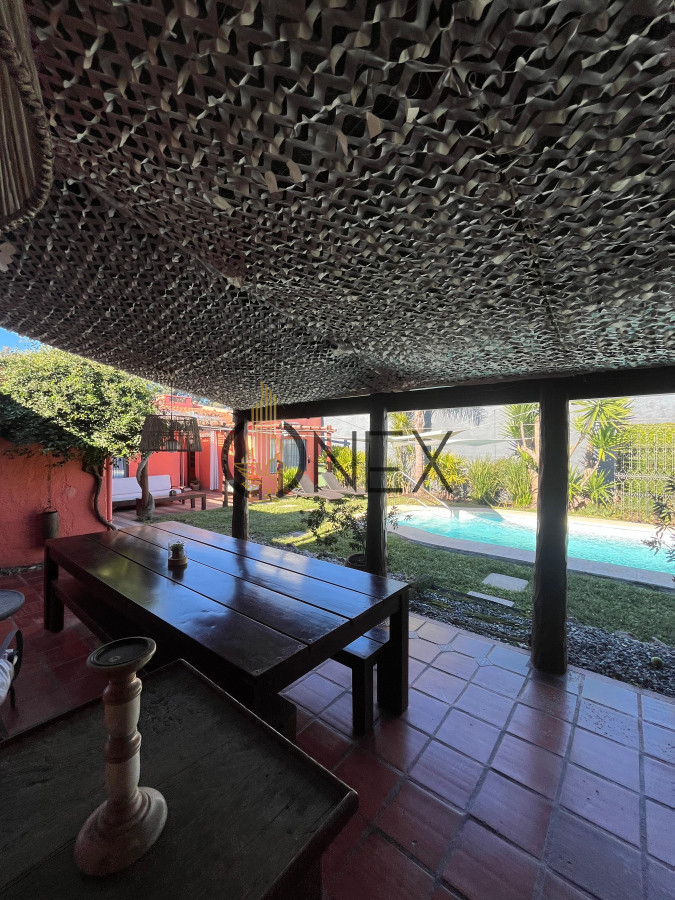 Casa ID.2573 - Hermosa propiedad de 4 dormitorios en Av. Don Pedro de Mendoza