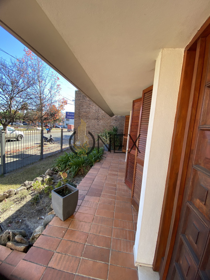 Casa ID.2717 - ESPECTACULAR PROPIEDAD FRENTE A PLAZA EN VENTA PAYSANDU 