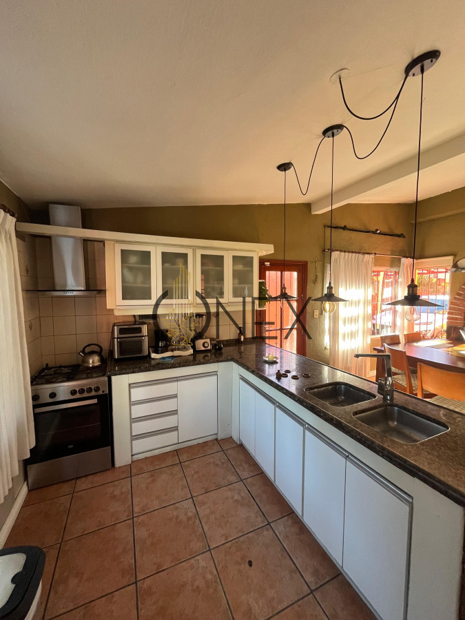Casa ID.2573 - Hermosa propiedad de 4 dormitorios en Av. Don Pedro de Mendoza