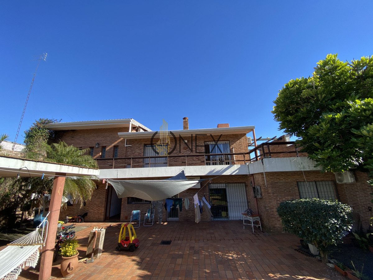 Casa ID.2717 - ESPECTACULAR PROPIEDAD FRENTE A PLAZA EN VENTA PAYSANDU 
