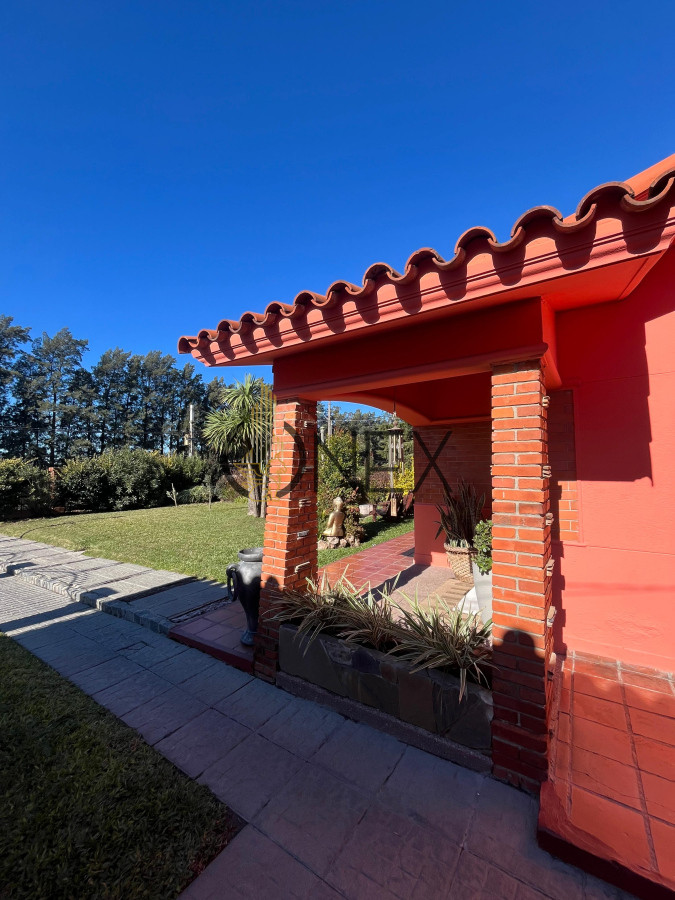 Casa ID.2573 - Hermosa propiedad de 4 dormitorios en Av. Don Pedro de Mendoza