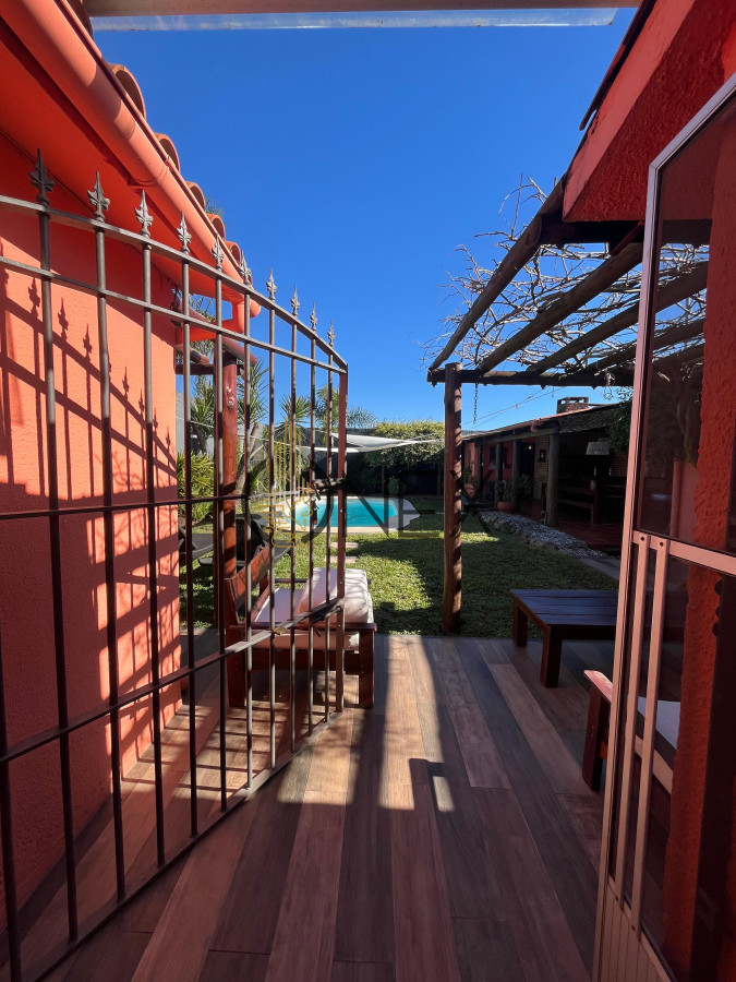 Casa ID.2573 - Hermosa propiedad de 4 dormitorios en Av. Don Pedro de Mendoza