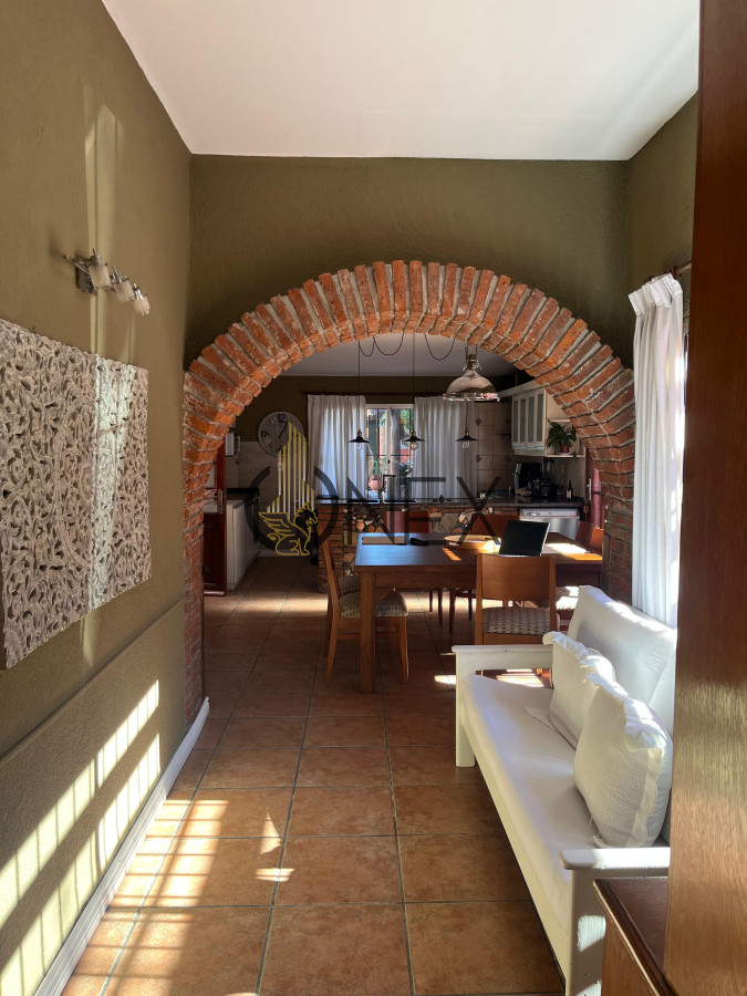 Casa ID.2573 - Hermosa propiedad de 4 dormitorios en Av. Don Pedro de Mendoza