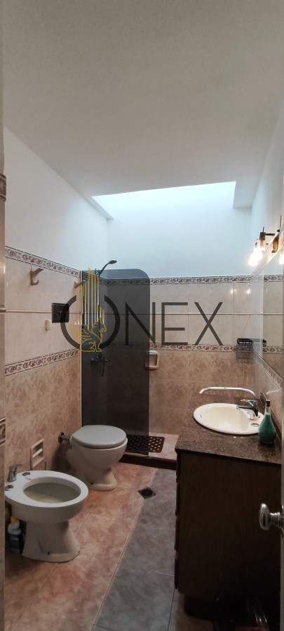 Casa ID.2656 - VENTA CASA MALVIN 3 DORMITORIOS 3 BAÑOS PARRILLERO GARAGE