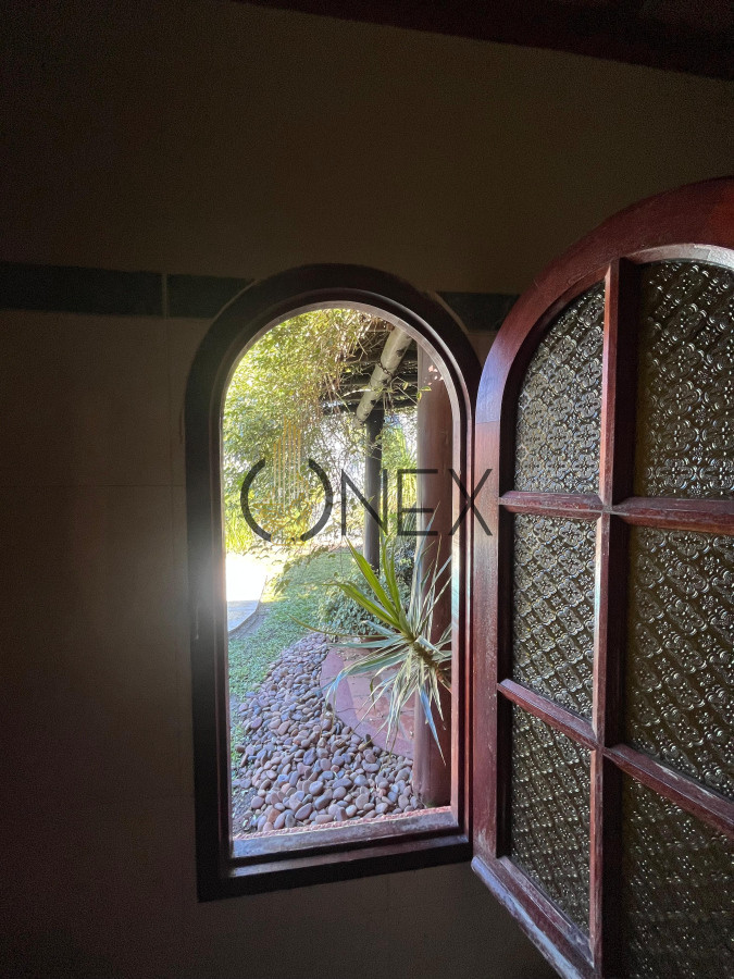 Casa ID.2573 - Hermosa propiedad de 4 dormitorios en Av. Don Pedro de Mendoza
