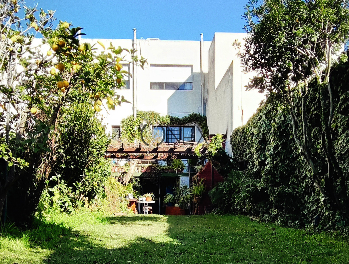 Casa ID.2656 - VENTA CASA MALVIN 3 DORMITORIOS 3 BAÑOS PARRILLERO GARAGE