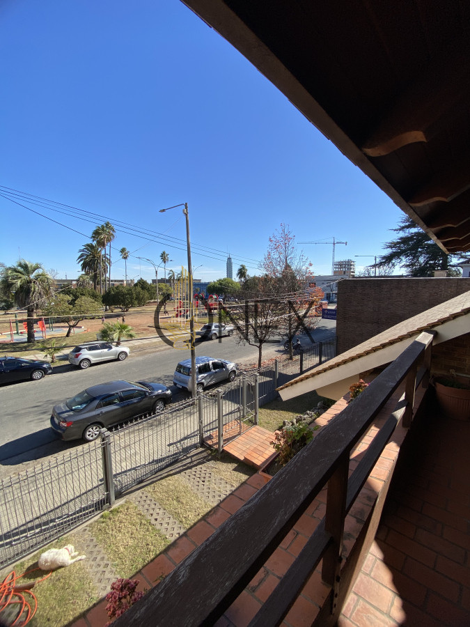 Casa ID.2717 - ESPECTACULAR PROPIEDAD FRENTE A PLAZA EN VENTA PAYSANDU 