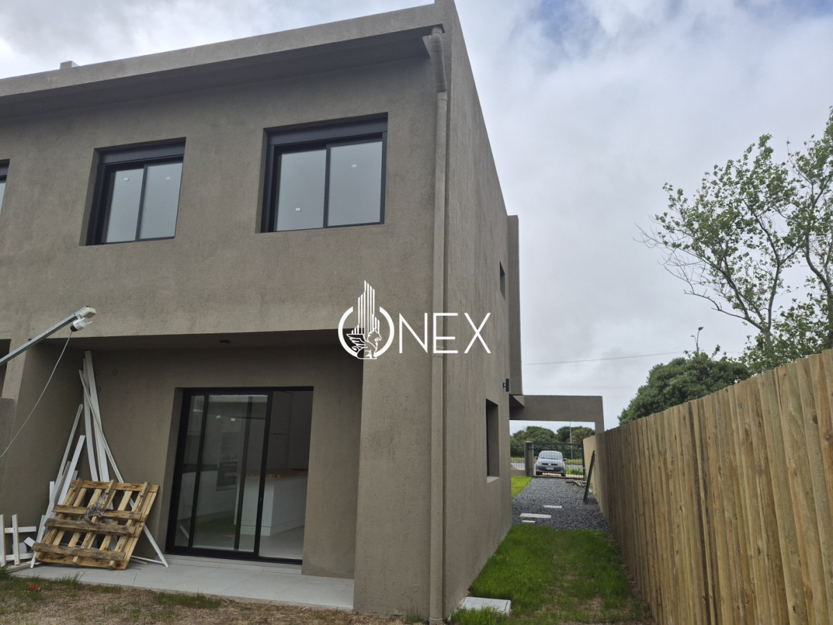 Casa ID.4978 - Se vende casa en Shangrila frente al mar, Canelones.
