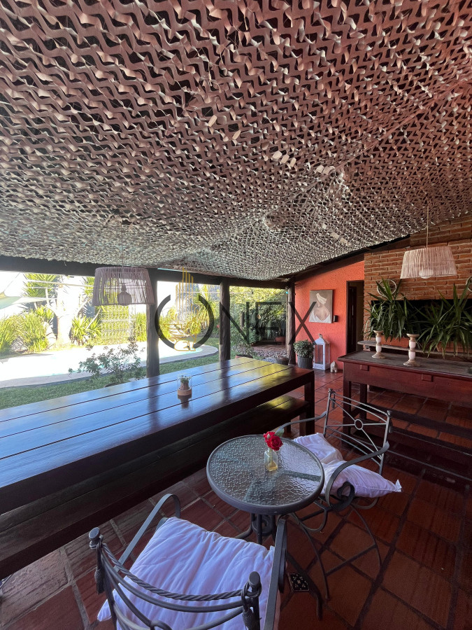 Casa ID.2573 - Hermosa propiedad de 4 dormitorios en Av. Don Pedro de Mendoza