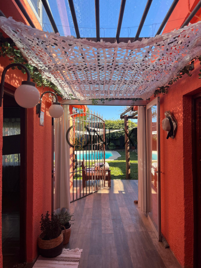 Casa ID.2573 - Hermosa propiedad de 4 dormitorios en Av. Don Pedro de Mendoza