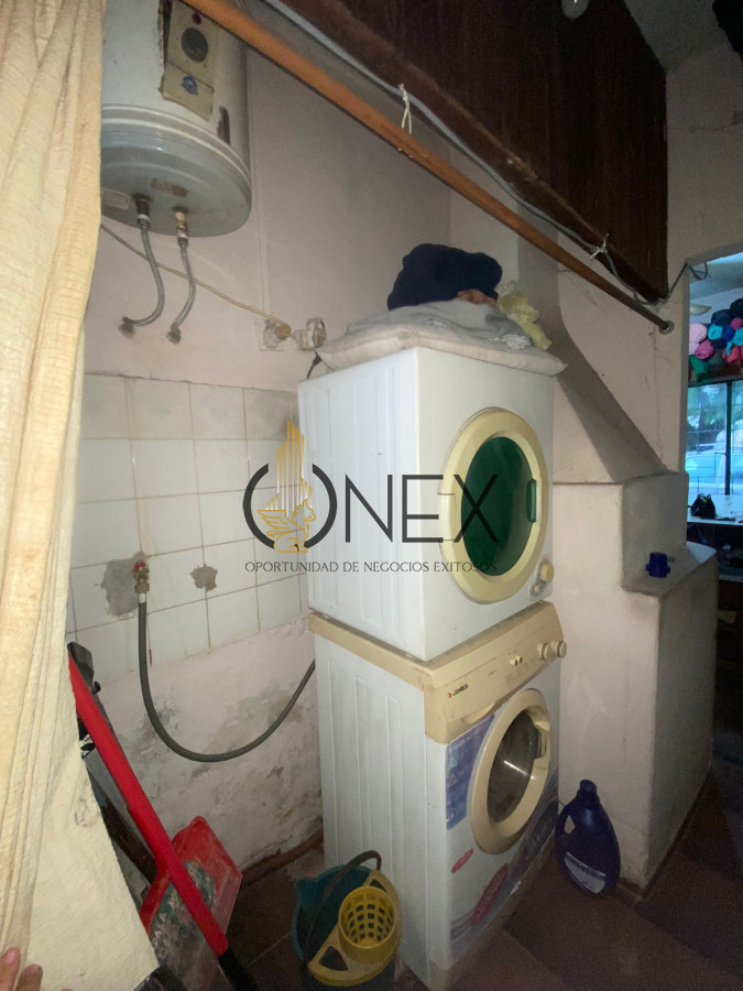 Casa ID.2733 - Se vende casa más apto en Barrio Malaga.  