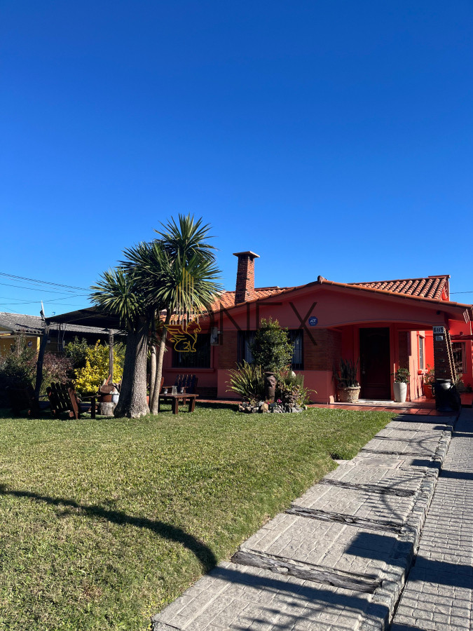 Casa ID.2573 - Hermosa propiedad de 4 dormitorios en Av. Don Pedro de Mendoza