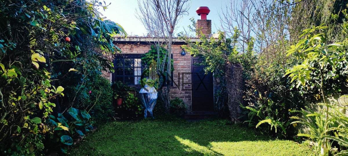 Casa ID.2656 - VENTA CASA MALVIN 3 DORMITORIOS 3 BAÑOS PARRILLERO GARAGE