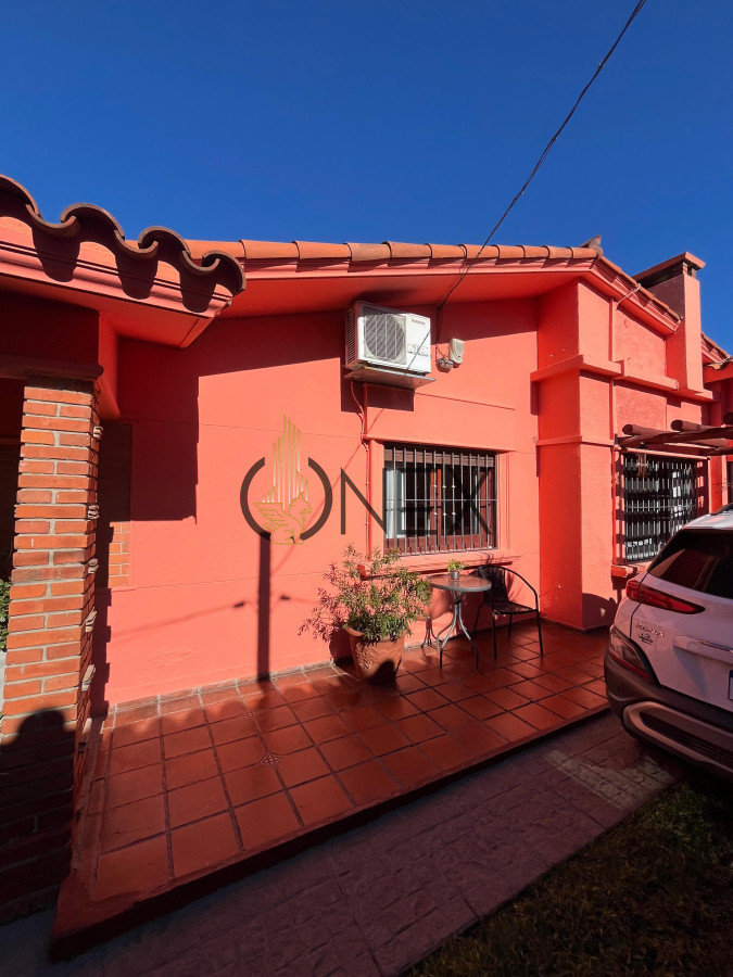 Casa ID.2573 - Hermosa propiedad de 4 dormitorios en Av. Don Pedro de Mendoza