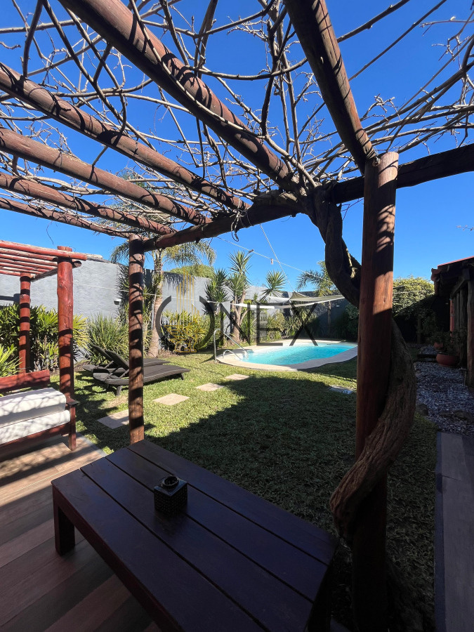 Casa ID.2573 - Hermosa propiedad de 4 dormitorios en Av. Don Pedro de Mendoza