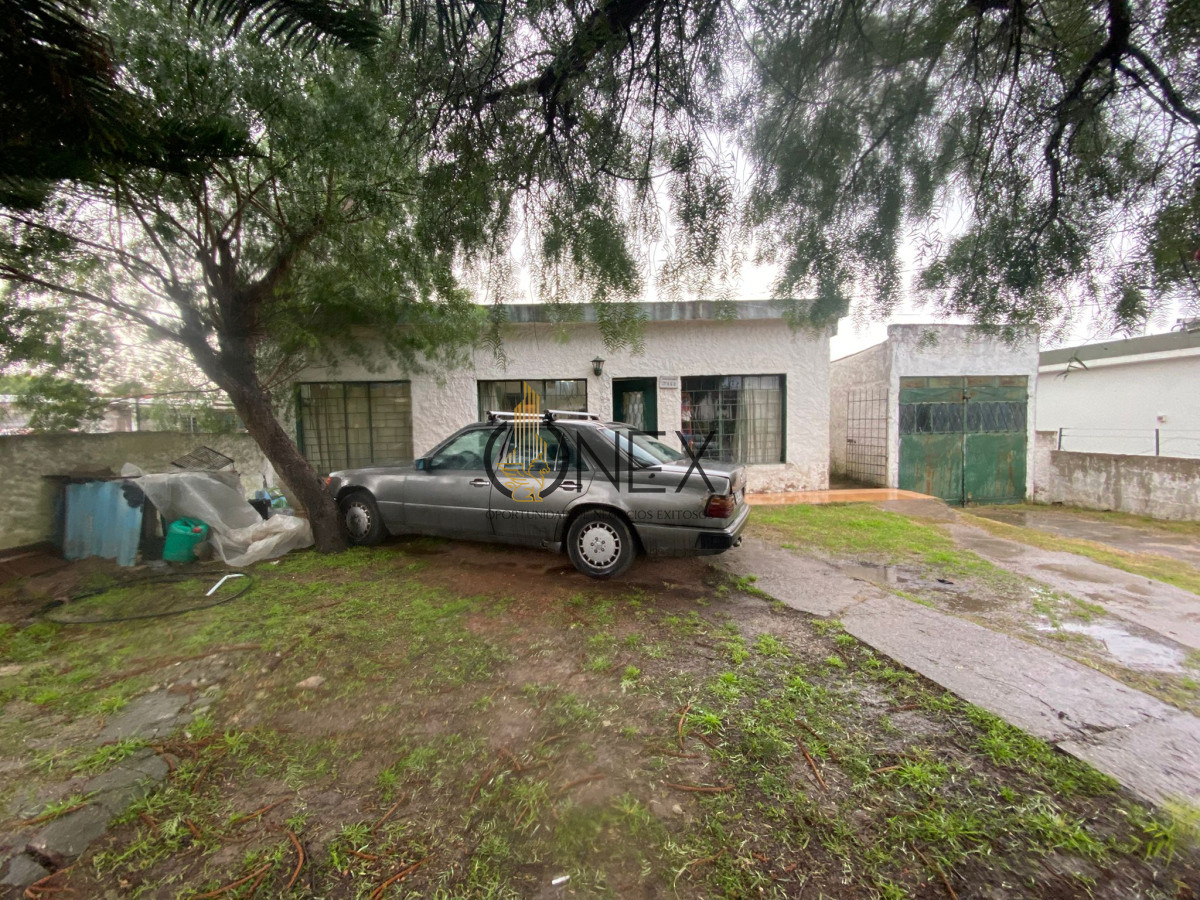 Casa ID.2733 - Se vende casa más apto en Barrio Malaga.  