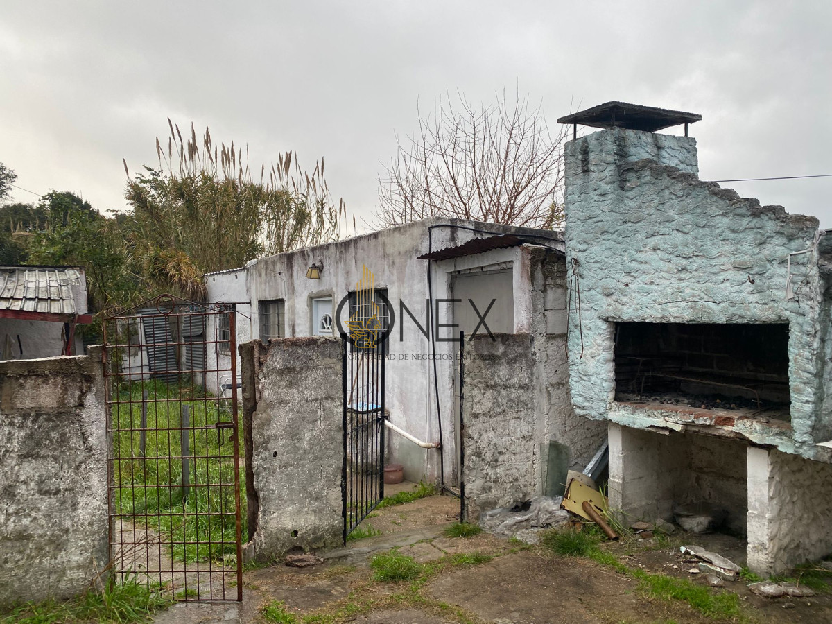 Casa ID.2733 - Se vende casa más apto en Barrio Malaga.  