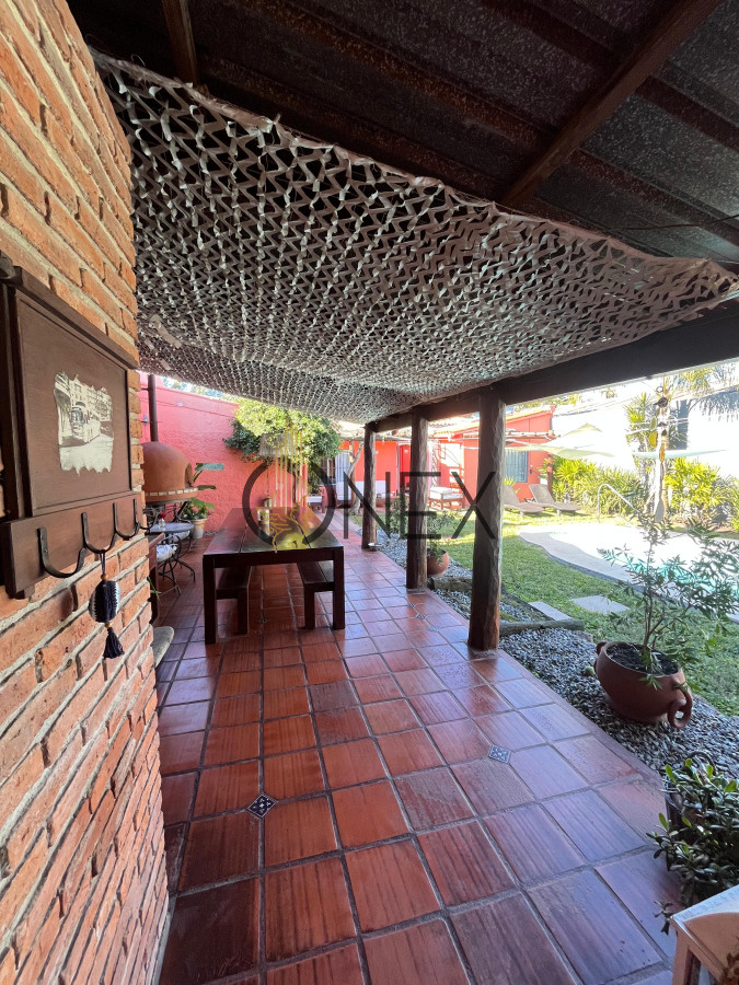 Casa ID.2573 - Hermosa propiedad de 4 dormitorios en Av. Don Pedro de Mendoza