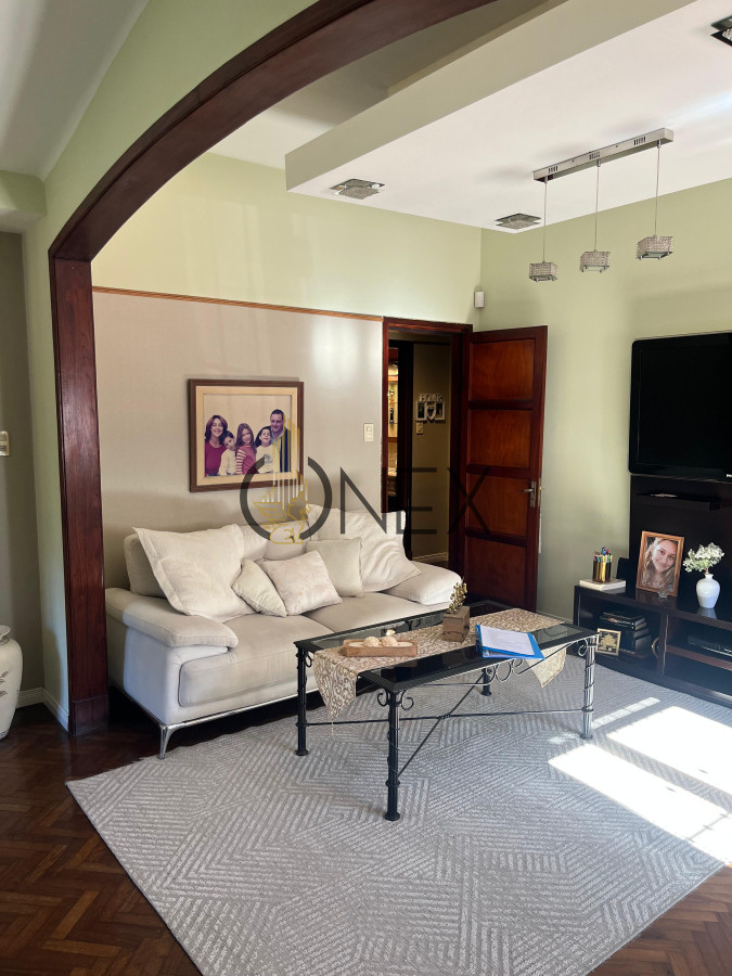 Casa ID.2573 - Hermosa propiedad de 4 dormitorios en Av. Don Pedro de Mendoza