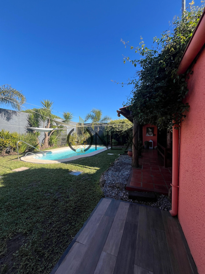 Casa ID.2573 - Hermosa propiedad de 4 dormitorios en Av. Don Pedro de Mendoza
