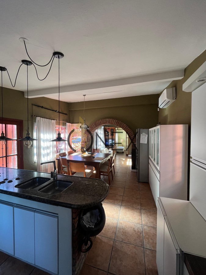 Casa ID.2573 - Hermosa propiedad de 4 dormitorios en Av. Don Pedro de Mendoza