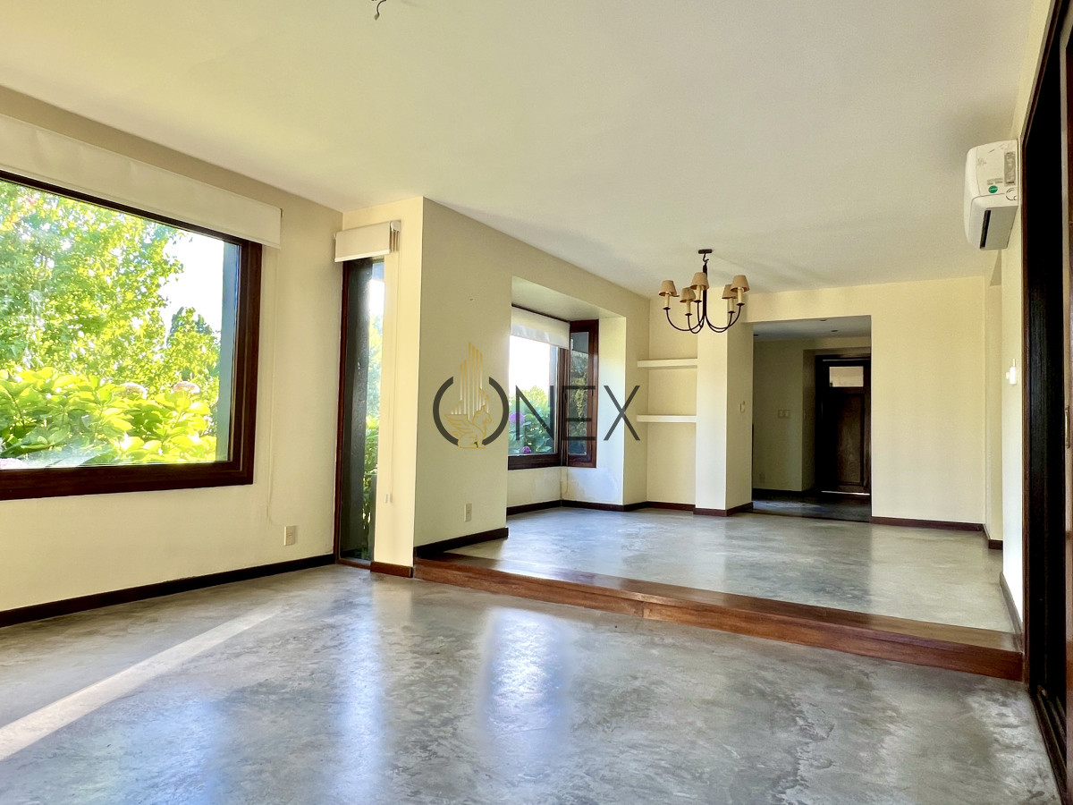 Casa ID.1871 - VENTA CASA 4 DORMITORIOS, 4 BAÑOS + SERVICIO, PISCINA Y PARRILLERO, BARRIO PRIVADO, LA TAHONA