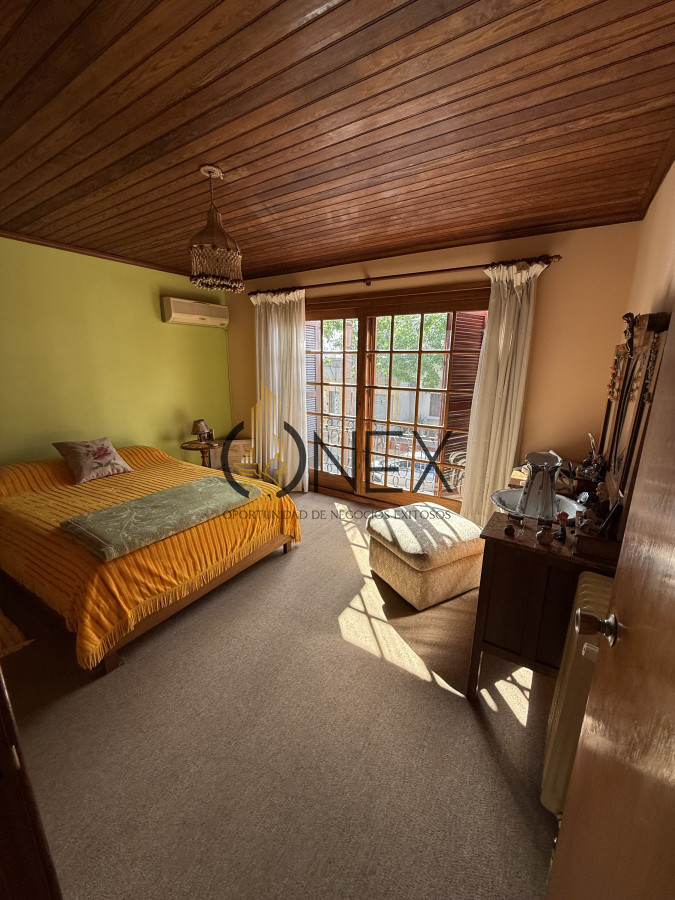 Casa ID.3526 - Se vende casa 5 dormitorios a pasos del centro de Tacuarembó 