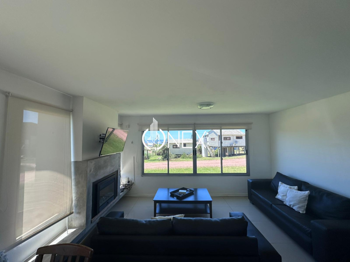 Casa ID.4559 - Venta casa de 4 dormitorios con vista al mar en Punta del Diablo.