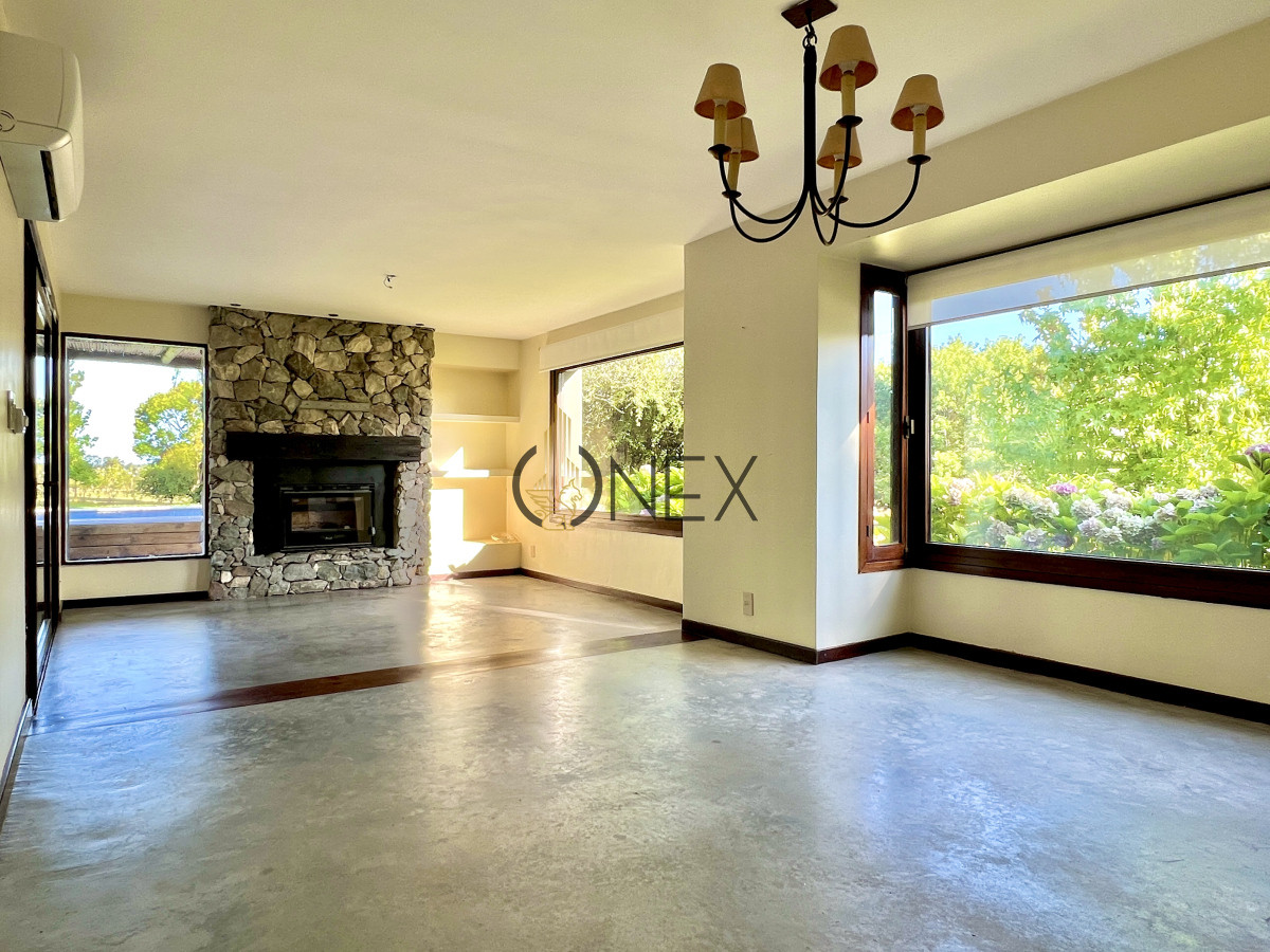 Casa ID.1871 - VENTA CASA 4 DORMITORIOS, 4 BAÑOS + SERVICIO, PISCINA Y PARRILLERO, BARRIO PRIVADO, LA TAHONA