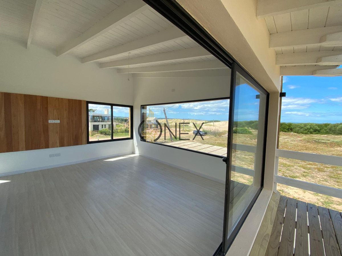 Casa ID.1404 - ¡Se vende espectacular casa a estrenar! de tres dormitorios, en Club del Lago, Punta Ballena  