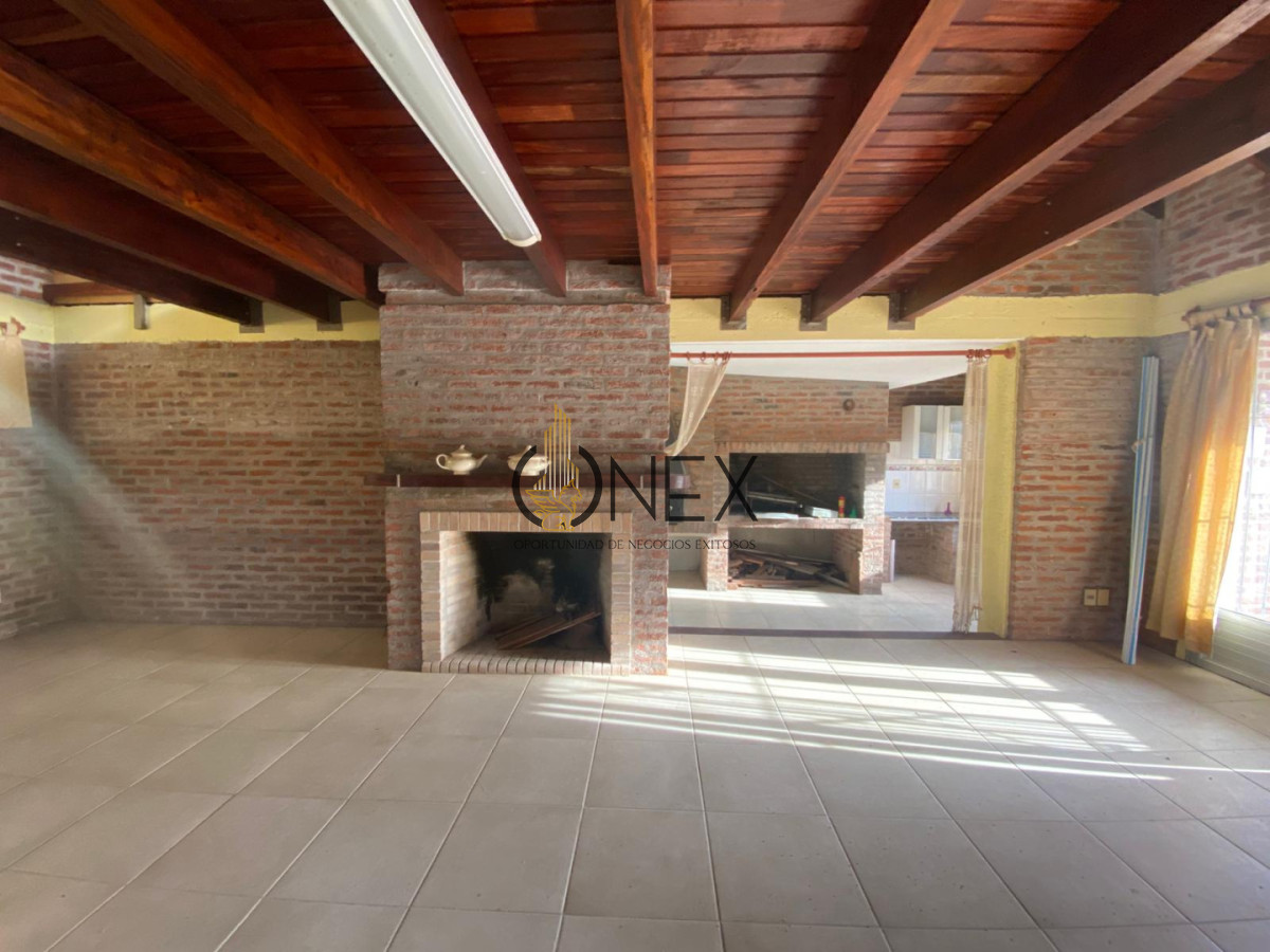 Casa ID.3627 - Se vende hermoso Chalet en Parque del Plata Sur