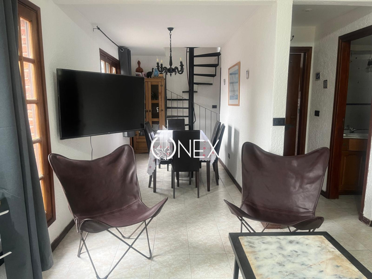 Casa ID.4580 - Venta casa de 4 dormitorios y 4 baños a 5 cuadras de la playa mansa.