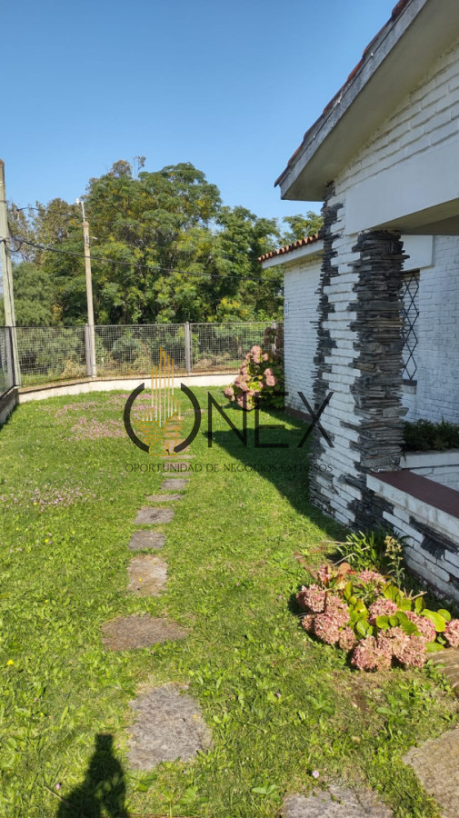 Casa ID.4406 - SE VENDE EXCELENTE PROPIEDAD EN ATLANTIDA, DE CUATRO DORMITORIOS