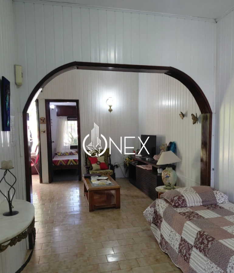 Casa ID.4194 - Oportunidad venta propiedad  dos casas  independientes + dependencia de servicio cerca de la rambla - Piriápolis