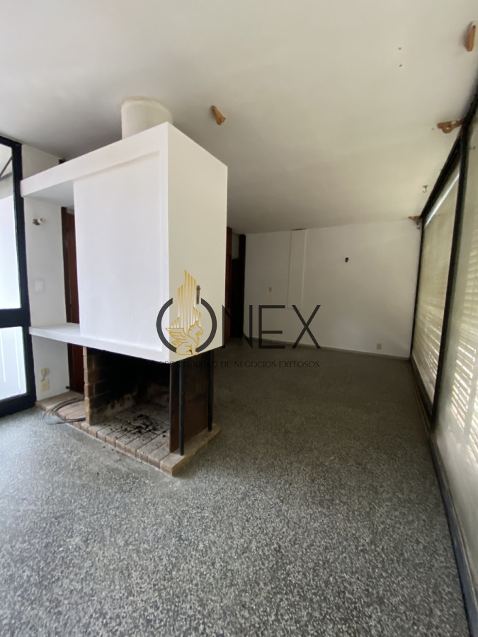 Casa ID.2575 - ESTRATEGICA PROPIEDAD CENTRICA EN VENTA 