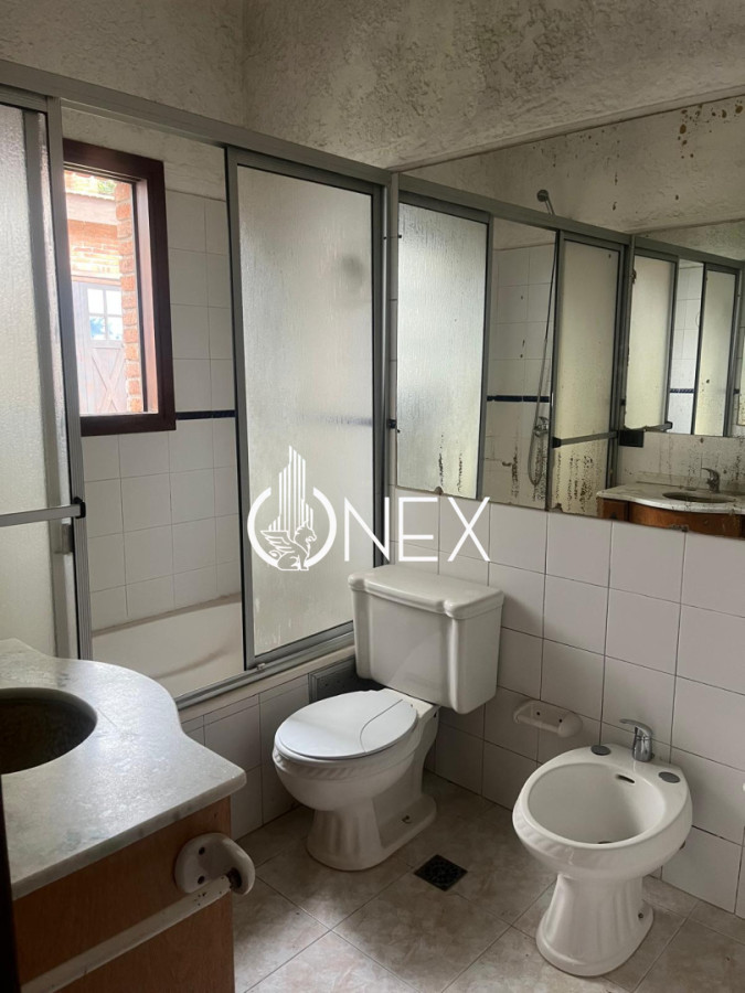 Casa ID.4580 - Venta casa de 4 dormitorios y 4 baños a 5 cuadras de la playa mansa.