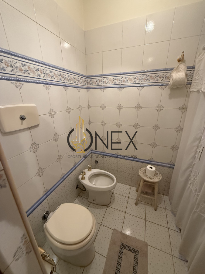 Casa ID.3526 - Se vende casa 5 dormitorios a pasos del centro de Tacuarembó 