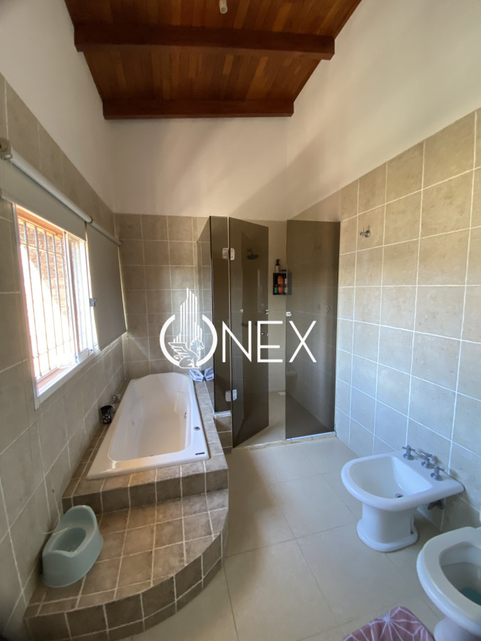Casa ID.2717 - ESPECTACULAR PROPIEDAD FRENTE A PLAZA EN VENTA PAYSANDU 