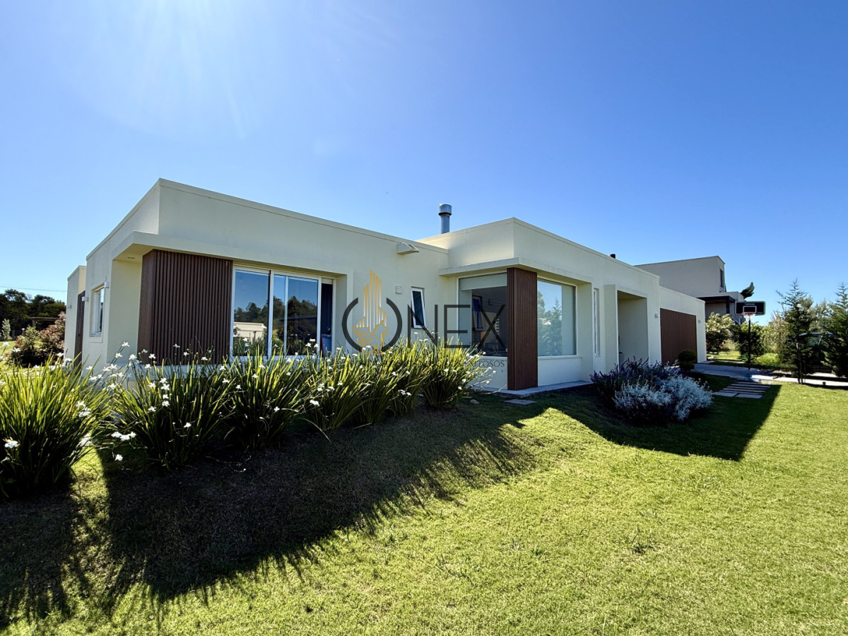 Casa ID.3434 - VENTA CASA UNA PLANTA, 3 DORMITORIOS, CON PISCINA, EN BARRIO PRIVADO MIRADOR DE LA TAHONA, CANELONES