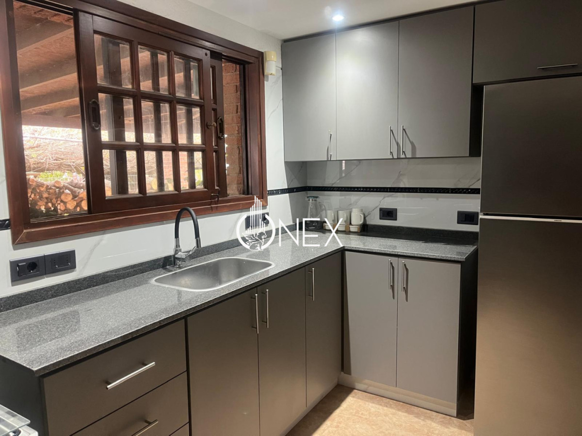Casa ID.4580 - Venta casa de 4 dormitorios y 4 baños a 5 cuadras de la playa mansa.
