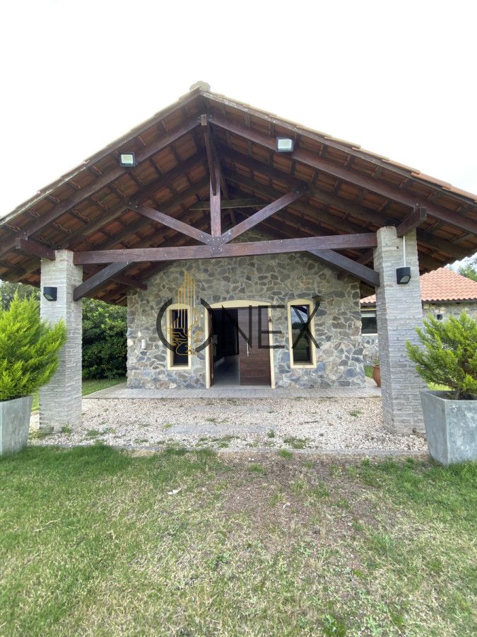 Casa ID.1557 - HERMOSA CASA DE PIEDRA EN VENTA 