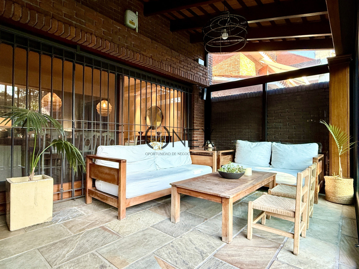 Casa ID.3611 - VENTA CASA 4 DORMITORIOS + SERVICIO, CARRASCO SUR