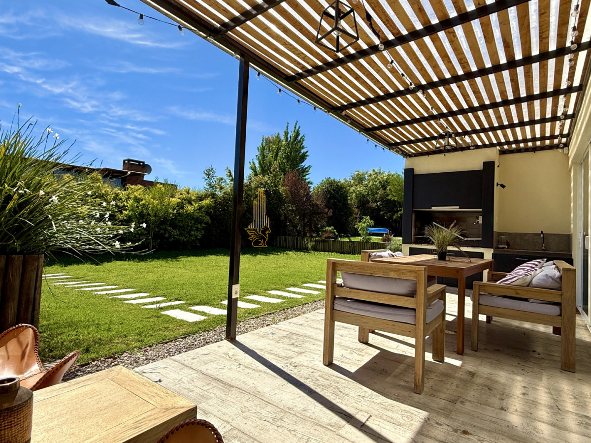 Casa ID.3434 - VENTA CASA UNA PLANTA, 3 DORMITORIOS, CON PISCINA, EN BARRIO PRIVADO MIRADOR DE LA TAHONA, CANELONES