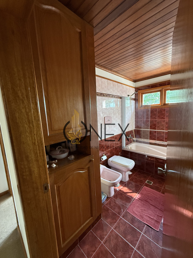 Casa ID.3526 - Se vende casa 5 dormitorios a pasos del centro de Tacuarembó 