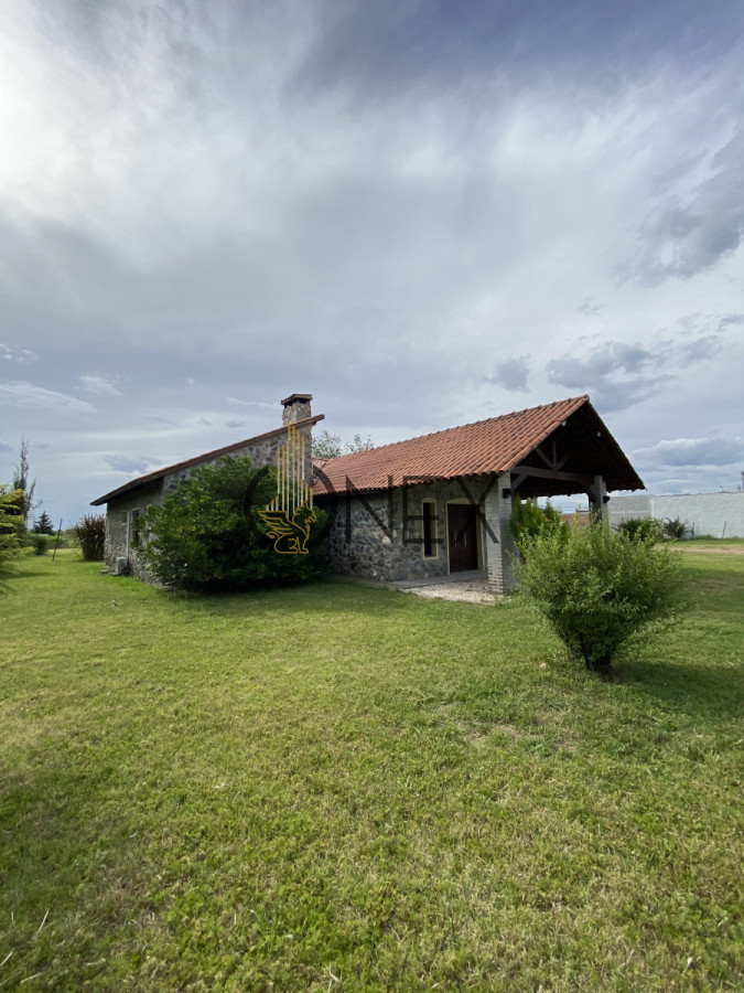 Casa ID.1557 - HERMOSA CASA DE PIEDRA EN VENTA 