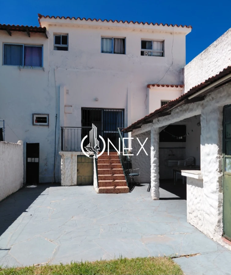 Casa ID.4194 - Oportunidad venta propiedad  dos casas  independientes + dependencia de servicio cerca de la rambla - Piriápolis