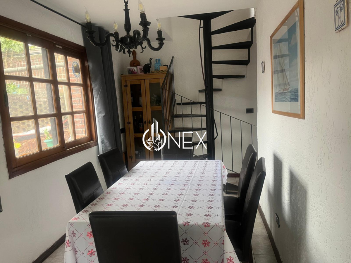 Casa ID.4580 - Venta casa de 4 dormitorios y 4 baños a 5 cuadras de la playa mansa.