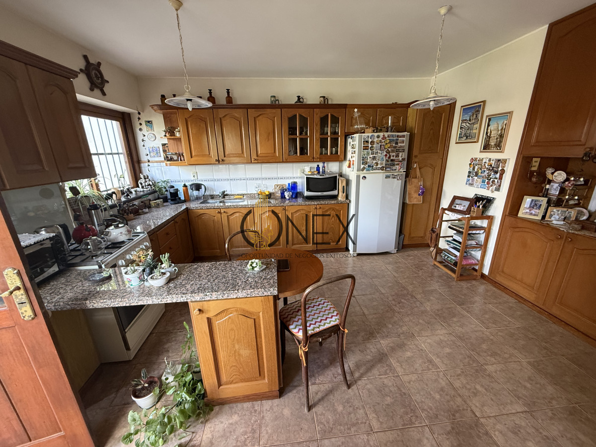 Casa ID.3526 - Se vende casa 5 dormitorios a pasos del centro de Tacuarembó 