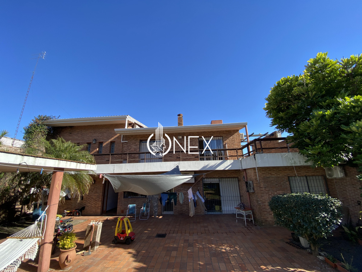 Casa ID.2717 - ESPECTACULAR PROPIEDAD FRENTE A PLAZA EN VENTA PAYSANDU 