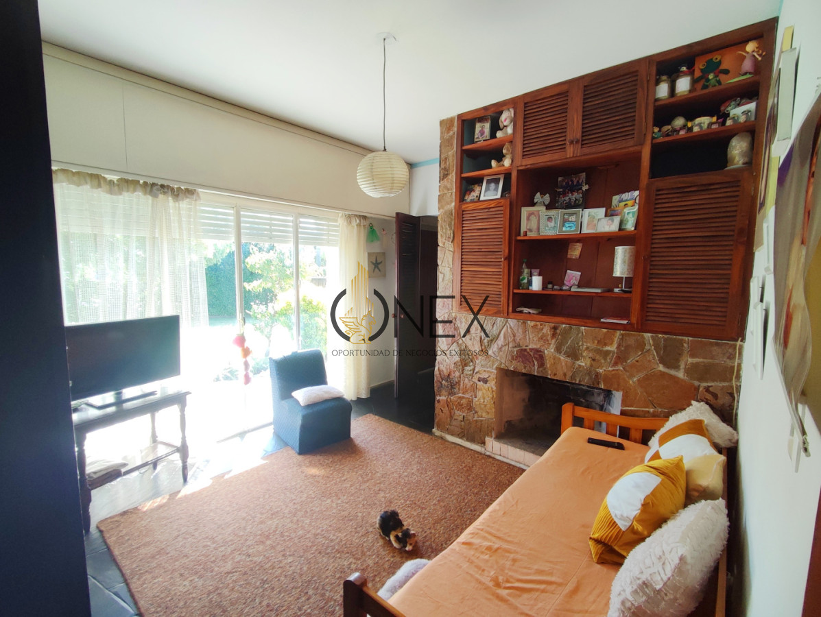 Casa ID.3774 - Casa en Venta de 7 dormitorios en Solymar a mts de la Rambla